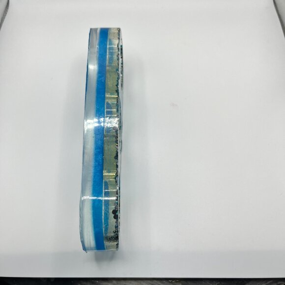 Ocean Blue Resin Candle – 3-Wick Handmade Statement Candle - Picture 2 of 3